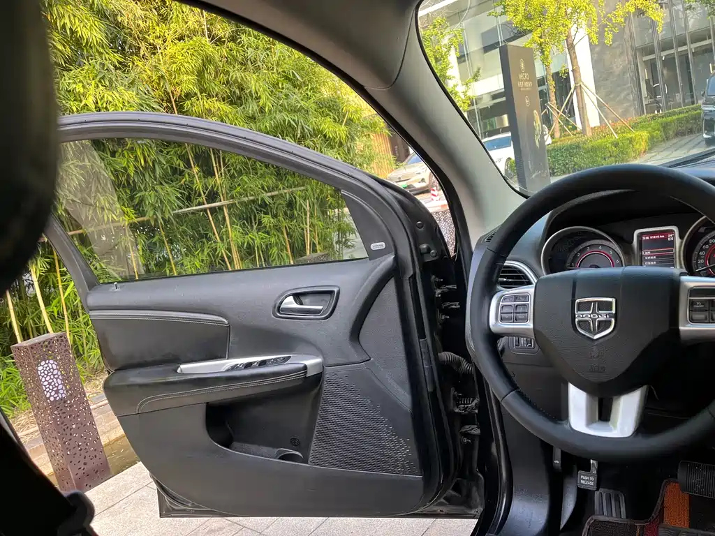 DODGE JCUV 2013
