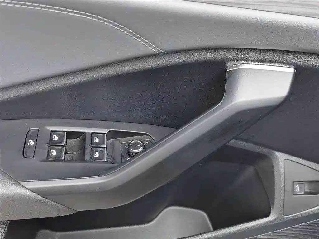 VOLKSWAGEN SAGITAR 2023
