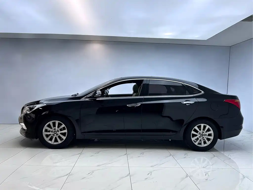 HYUNDAI MISTRA 2014