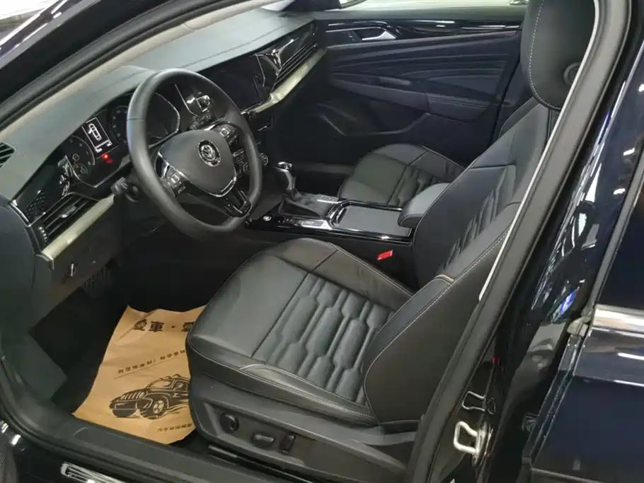 VOLKSWAGEN PASSAT 2020