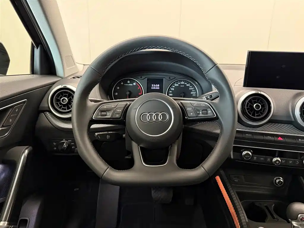 AUDI Q2L 2025