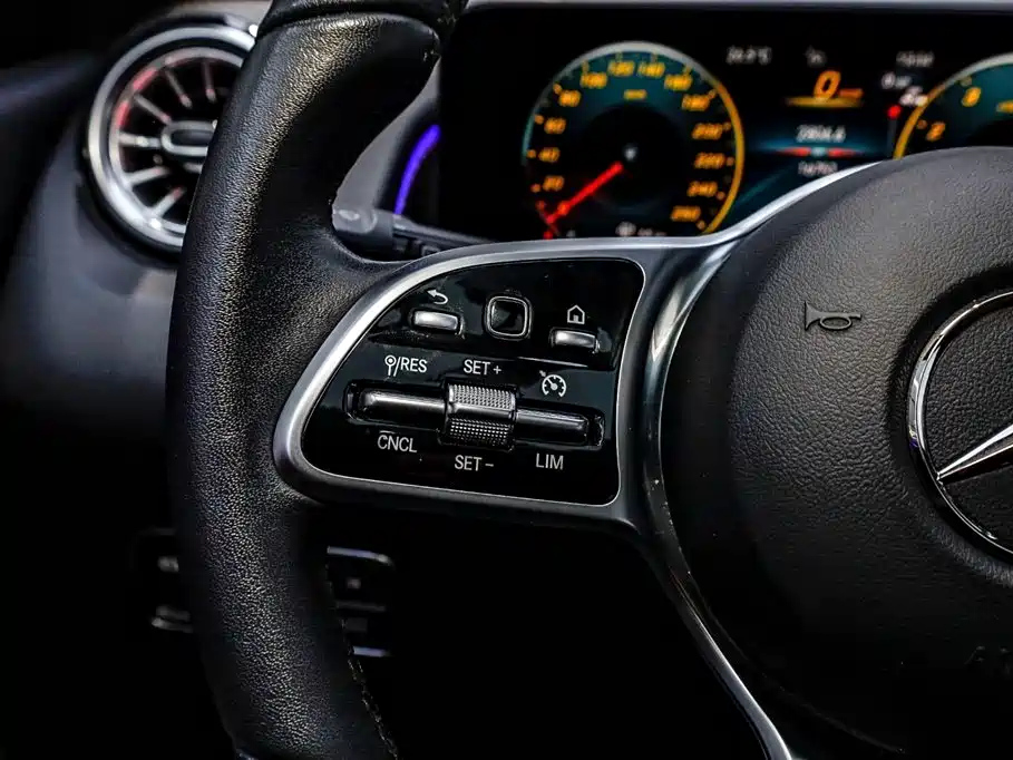 MERCEDES BENZ GLB 2023