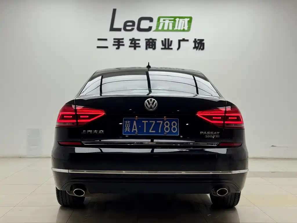 VOLKSWAGEN PASSAT 2017