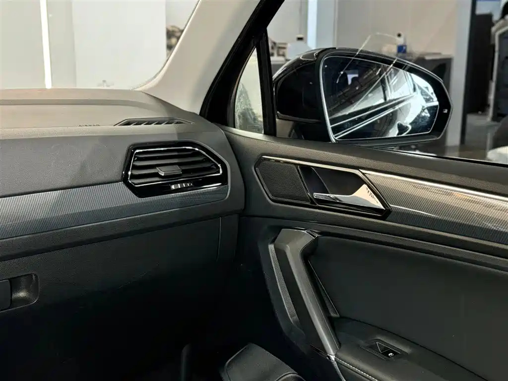 VOLKSWAGEN TIGUAN L 2021