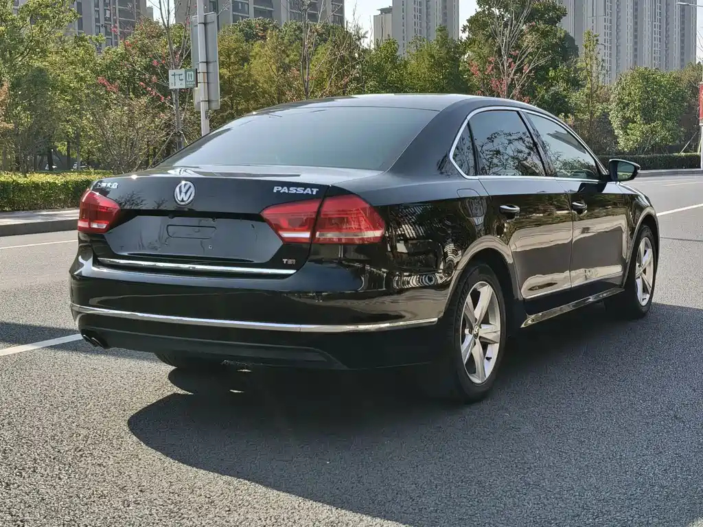 VOLKSWAGEN PASSAT 2013