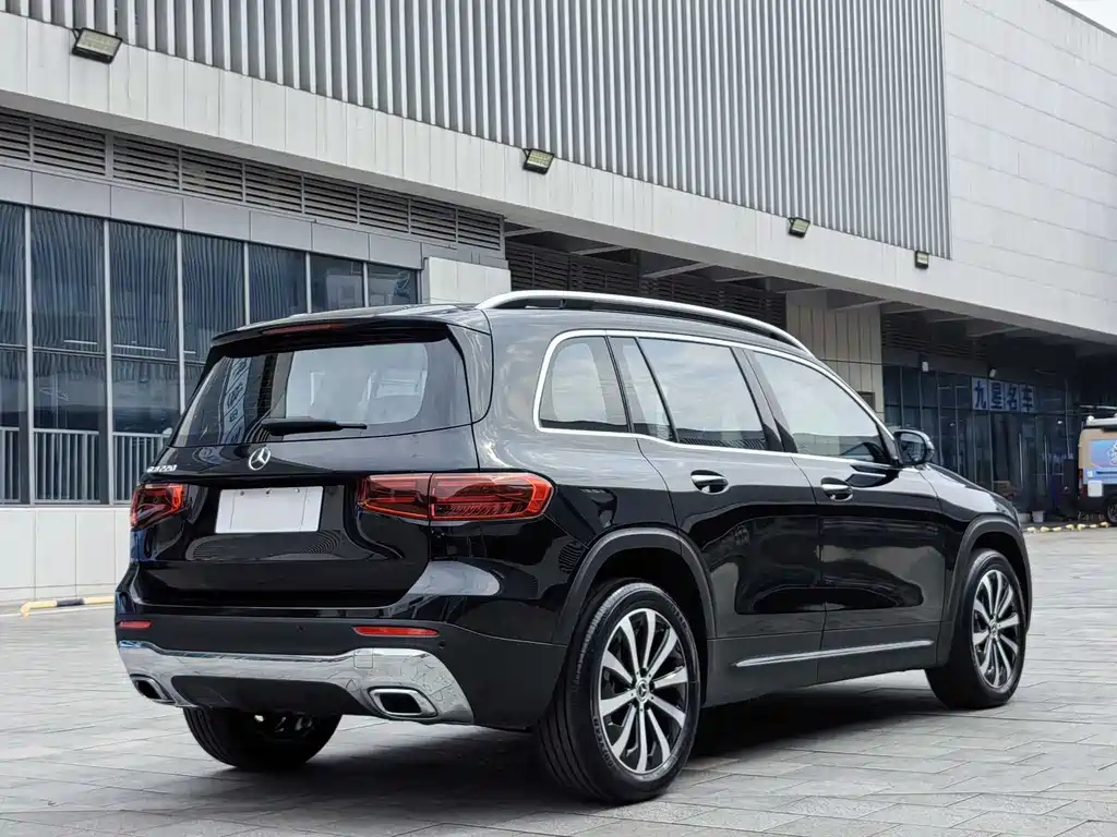 MERCEDES BENZ GLB 2023