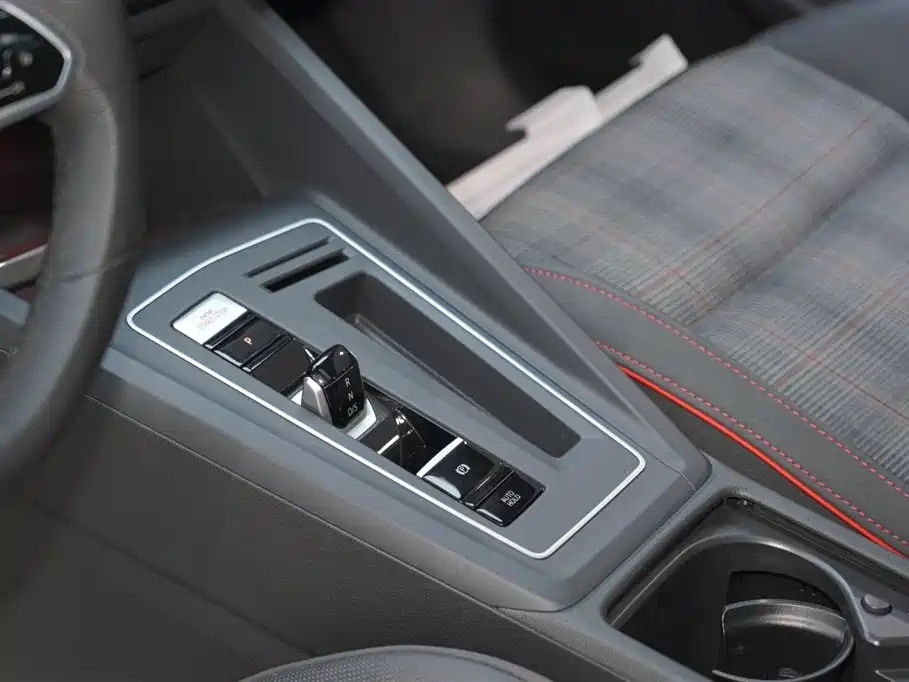 VOLKSWAGEN GOLF GTI 2021