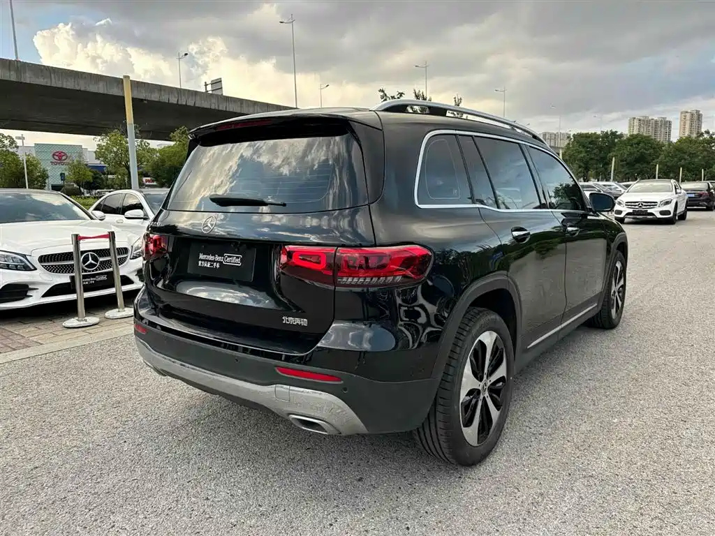 MERCEDES BENZ GLB 2023