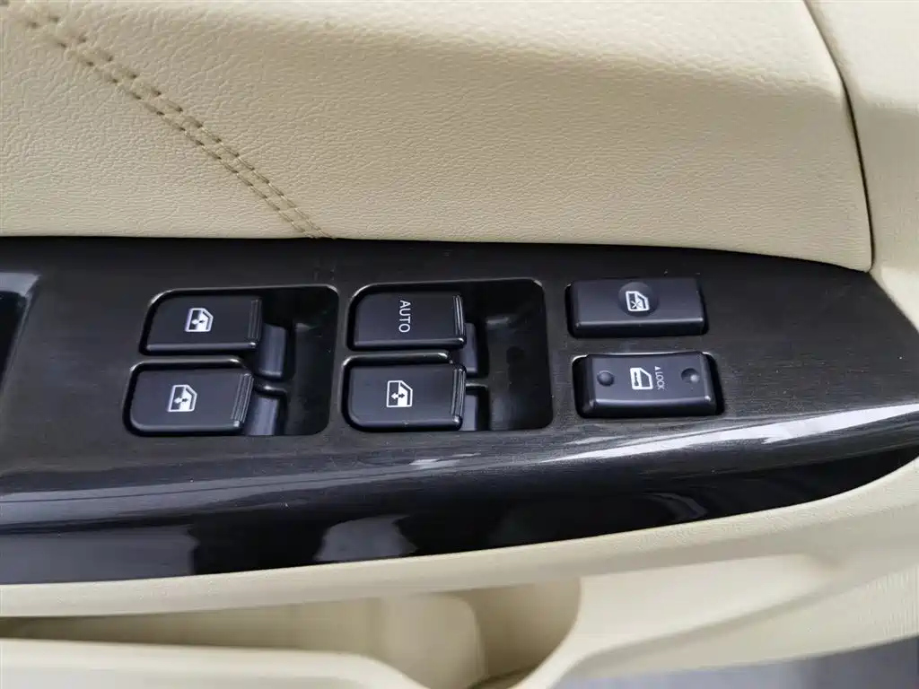 CHANGAN EADO 2015
