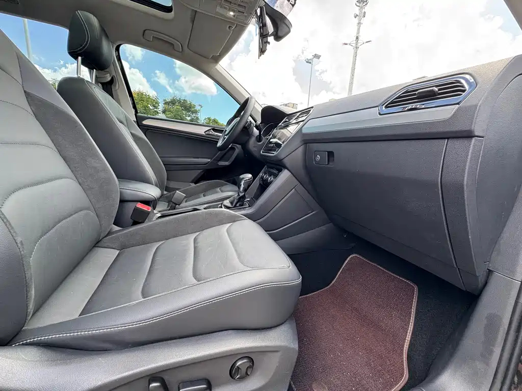 VOLKSWAGEN TIGUAN L 2021
