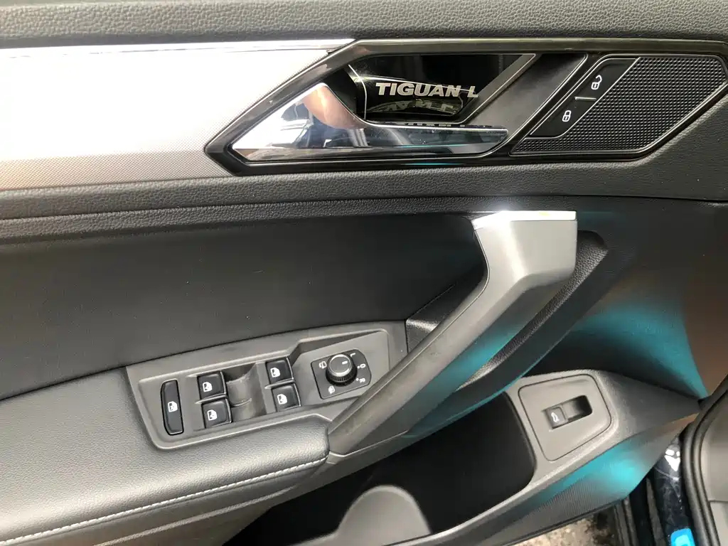 VOLKSWAGEN TIGUAN L 2017
