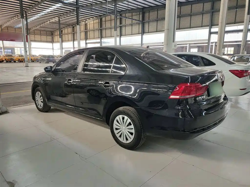 VOLKSWAGEN SANTANA 2019