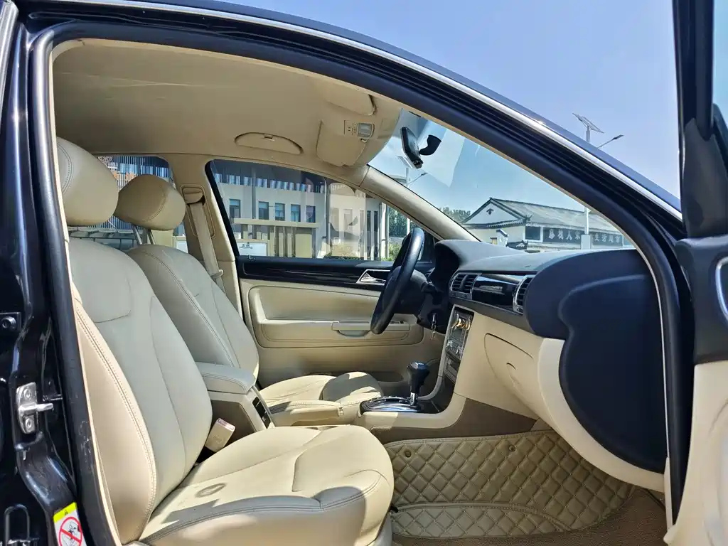 VOLKSWAGEN PASSAT LINGYU 2013