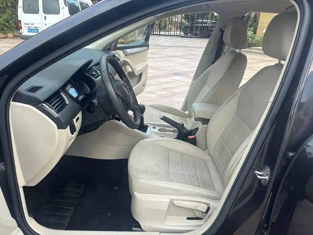 SKODA OCTAVIA 2015