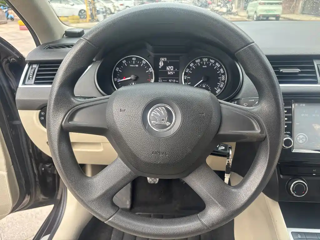 SKODA OCTAVIA 2015