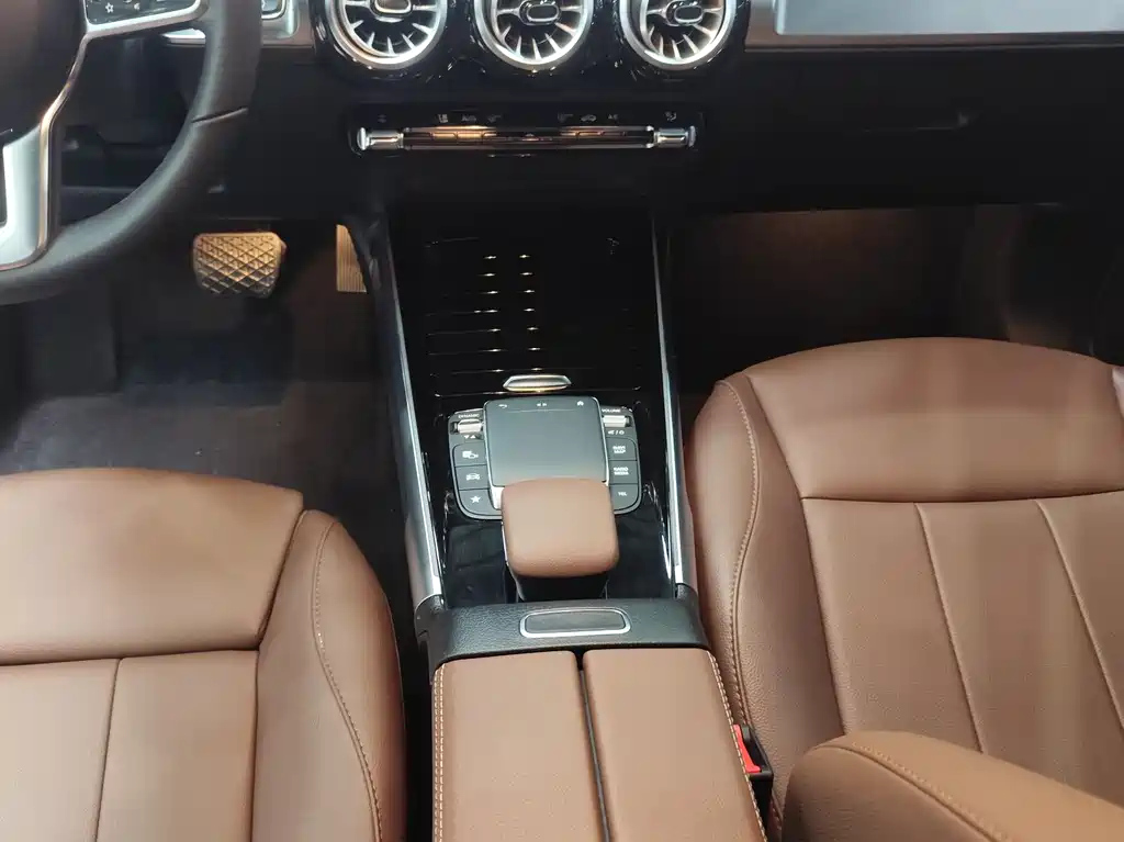 MERCEDES BENZ GLB 2023
