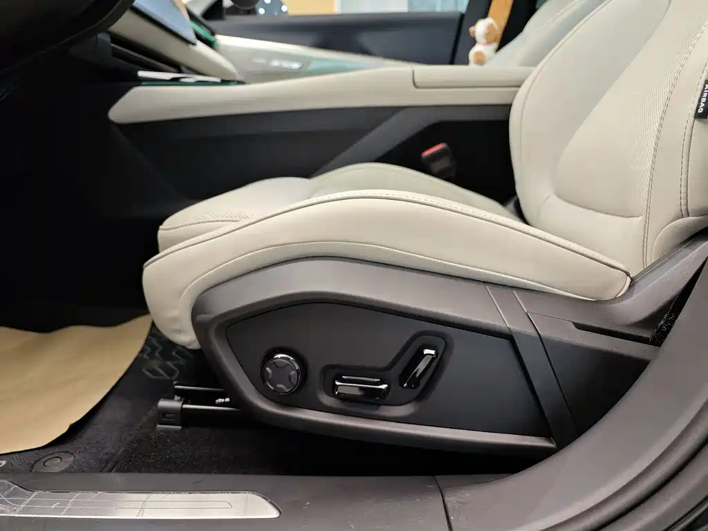 LYNK&CO 08 NEW ENERGY 2025