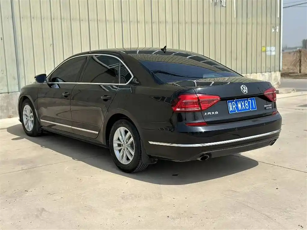 VOLKSWAGEN PASSAT 2016