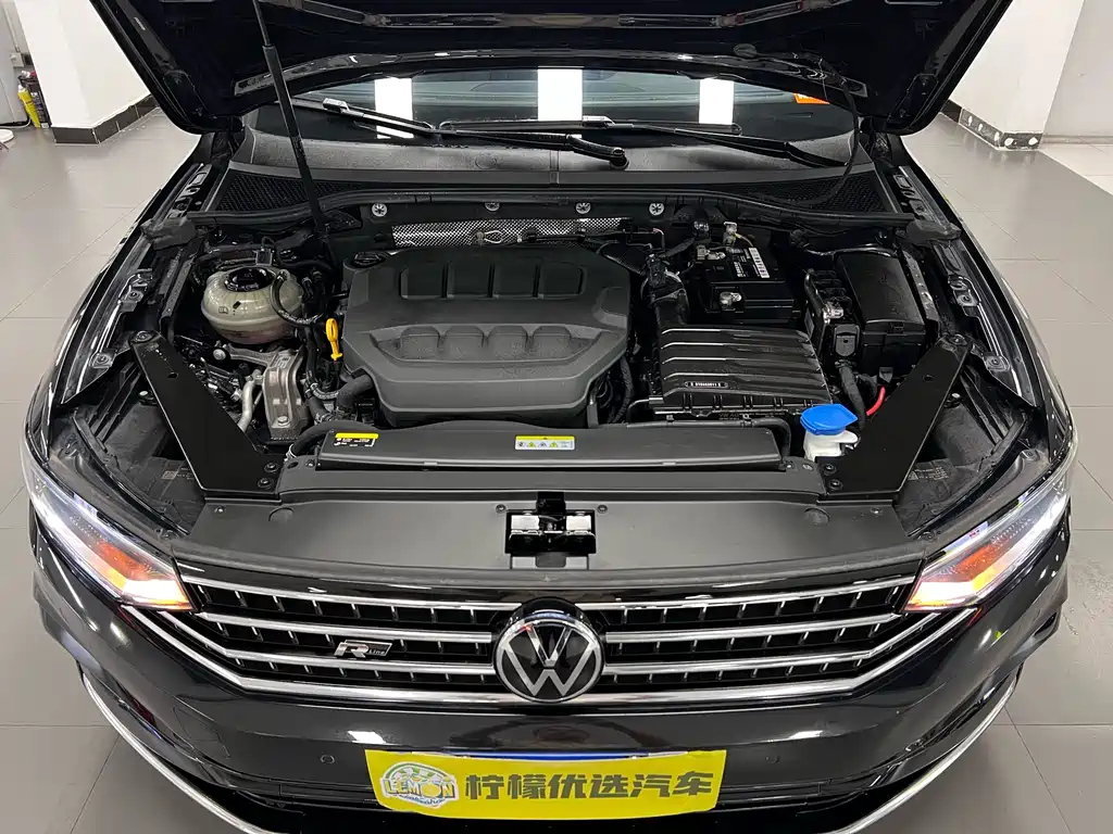 VOLKSWAGEN MAGOTAN 2023