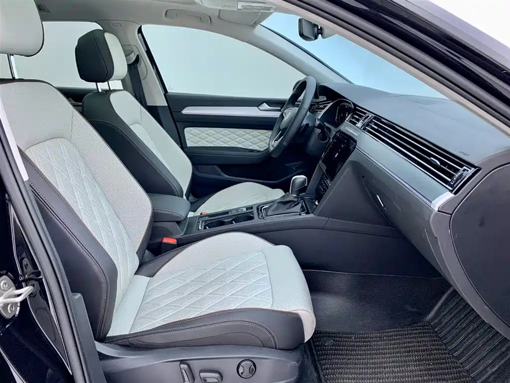 VOLKSWAGEN MAGOTAN 2025