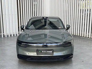 ZEEKR 007 2025