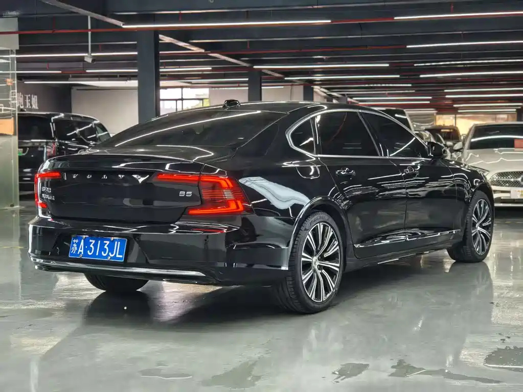 VOLVO S90 2024