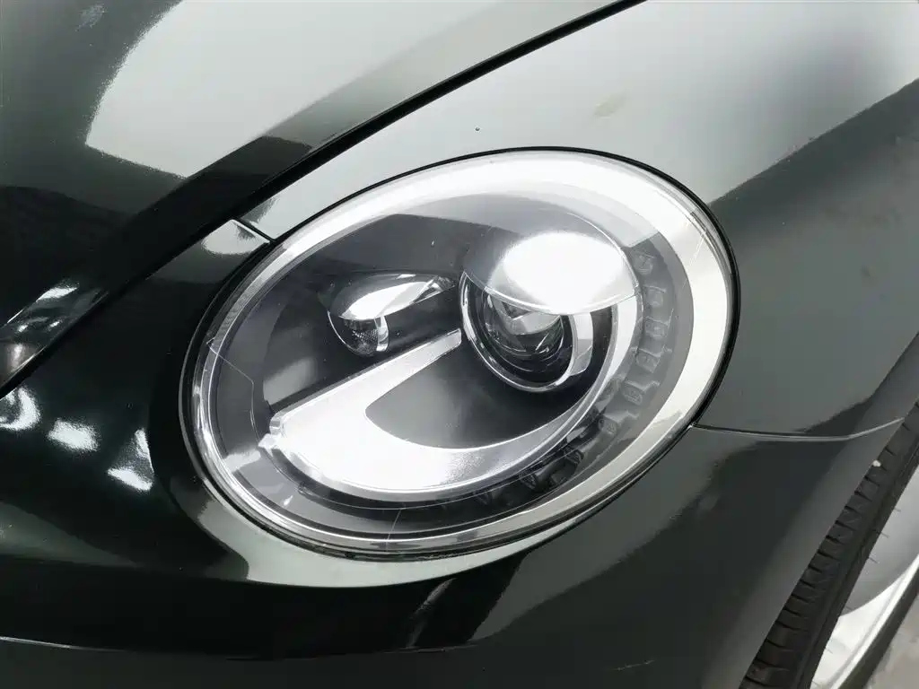 VOLKSWAGEN BEETLE 2014