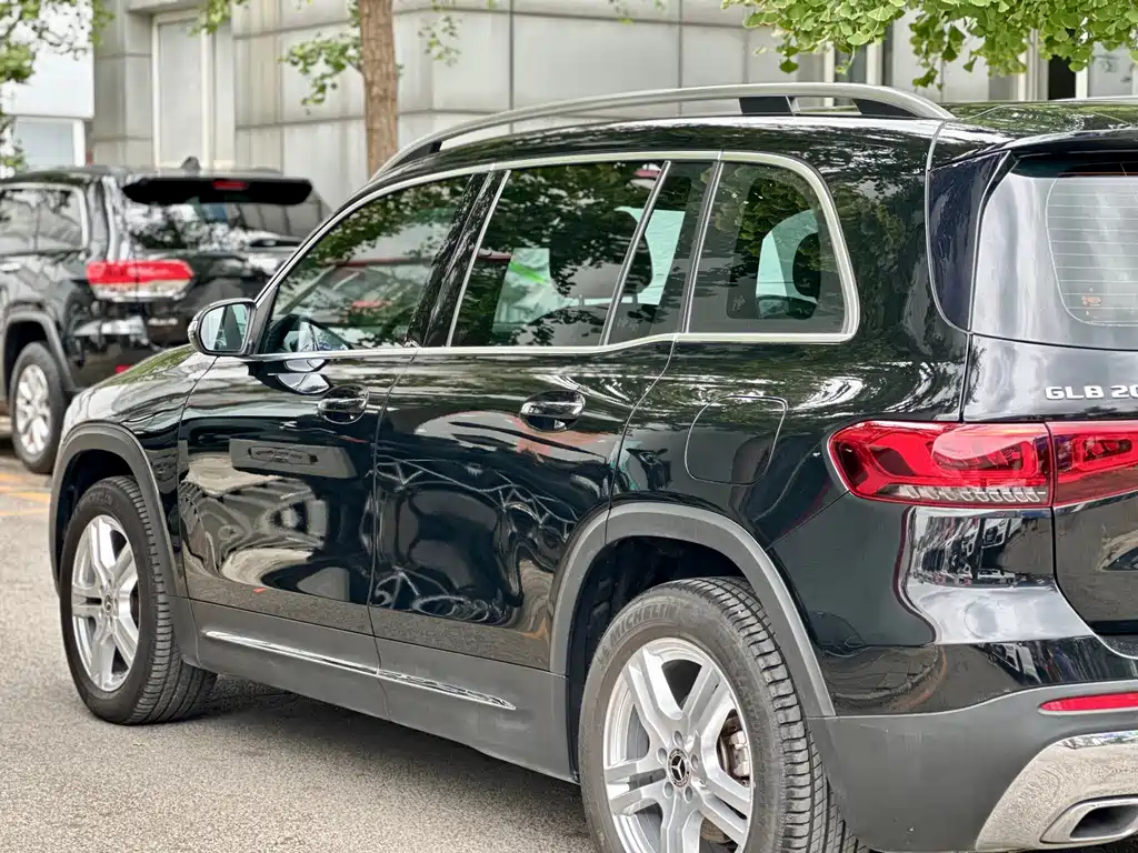 MERCEDES BENZ GLB 2023