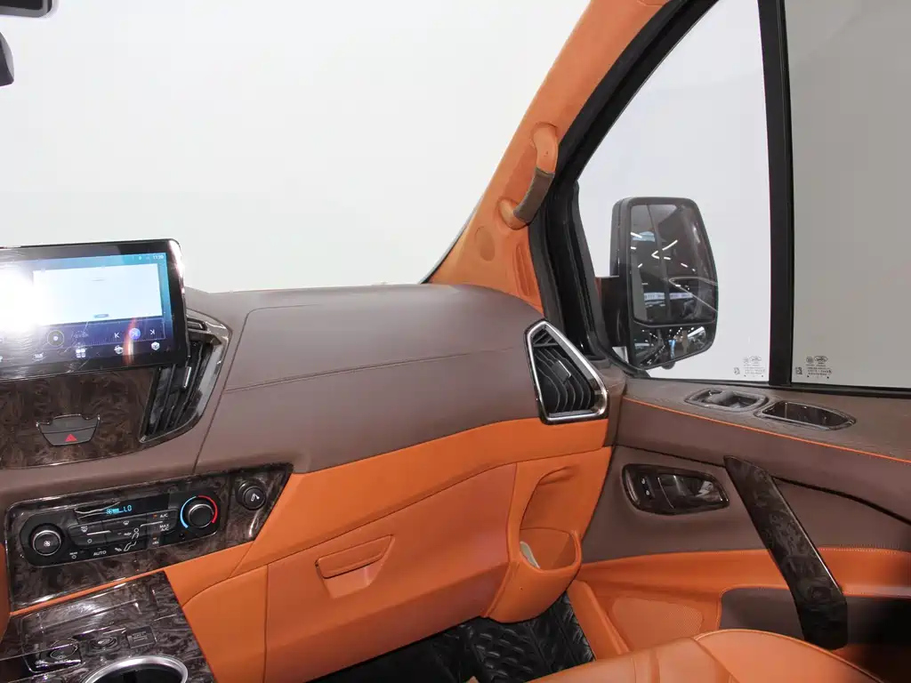 FORD TOUREO 2020