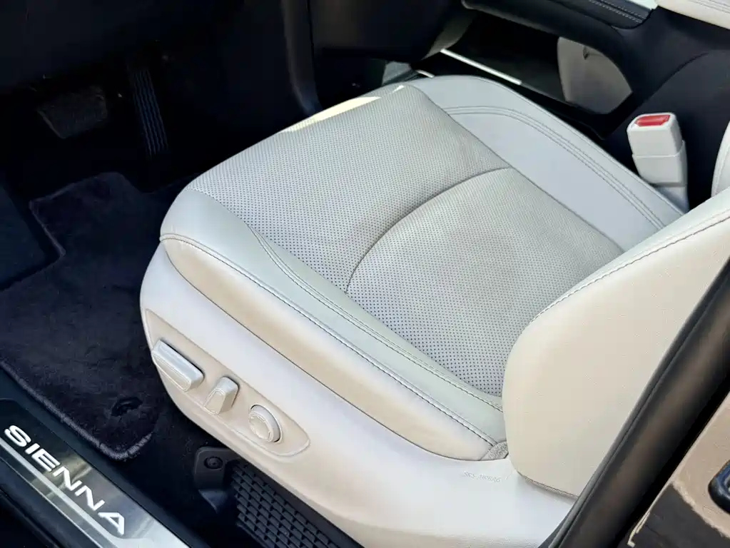 TOYOTA SIENNA SIENNA 2024