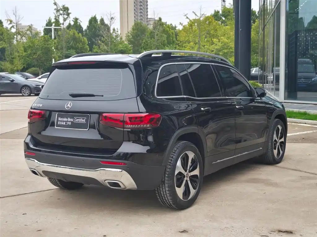MERCEDES BENZ GLB 2023