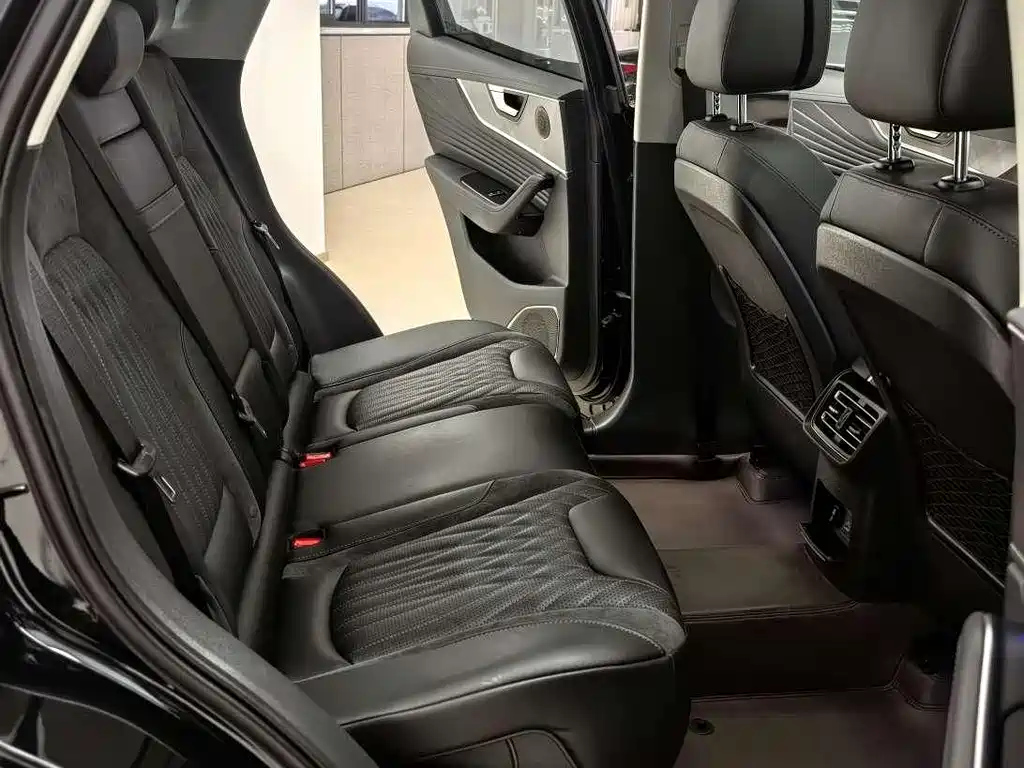 HONGQI HS5 2023