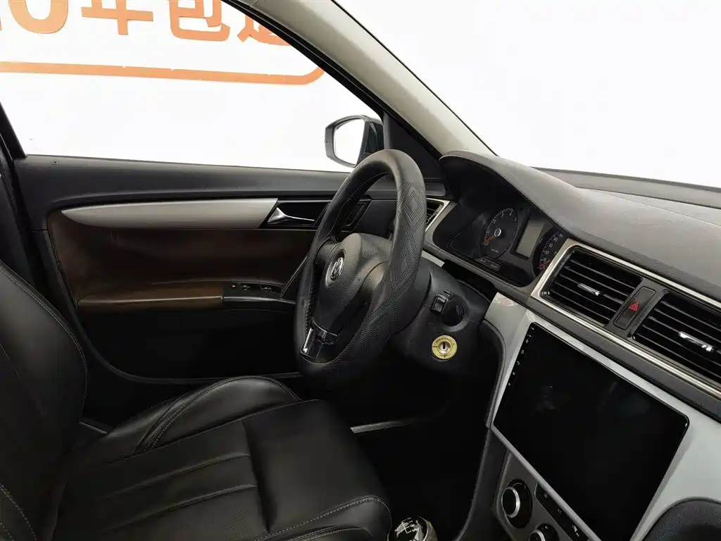VOLKSWAGEN LAVIDA 2013