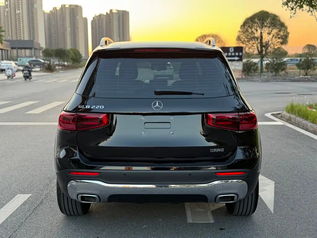 MERCEDES BENZ GLB 2025
