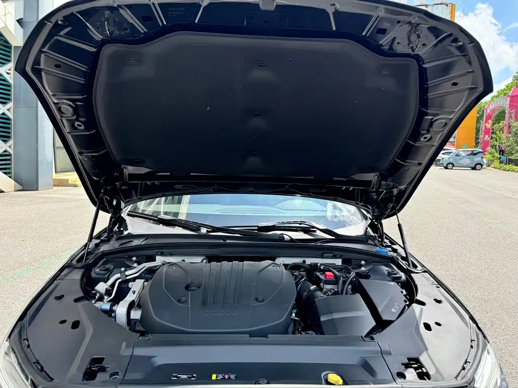 VOLVO S90 2021