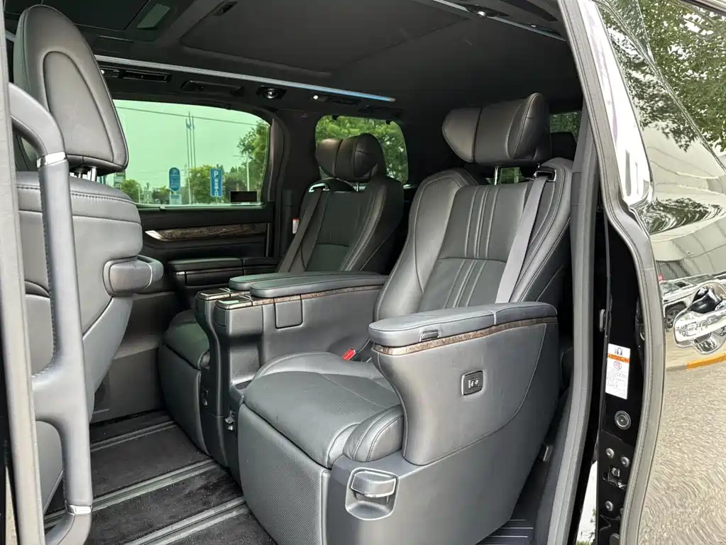 TOYOTA ALPHARD 2018