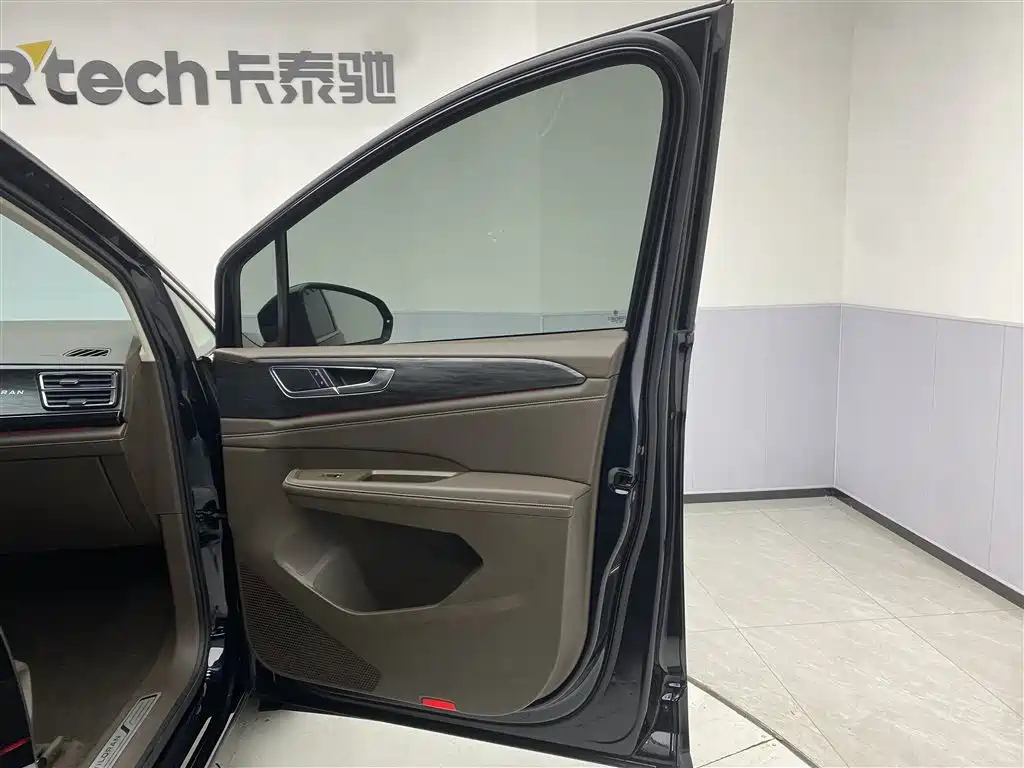 VOLKSWAGEN VILORAN 2023