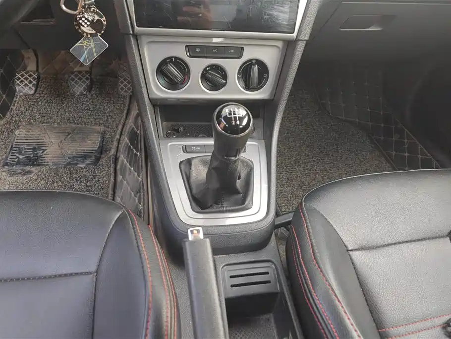 VOLKSWAGEN LAVIDA 2016