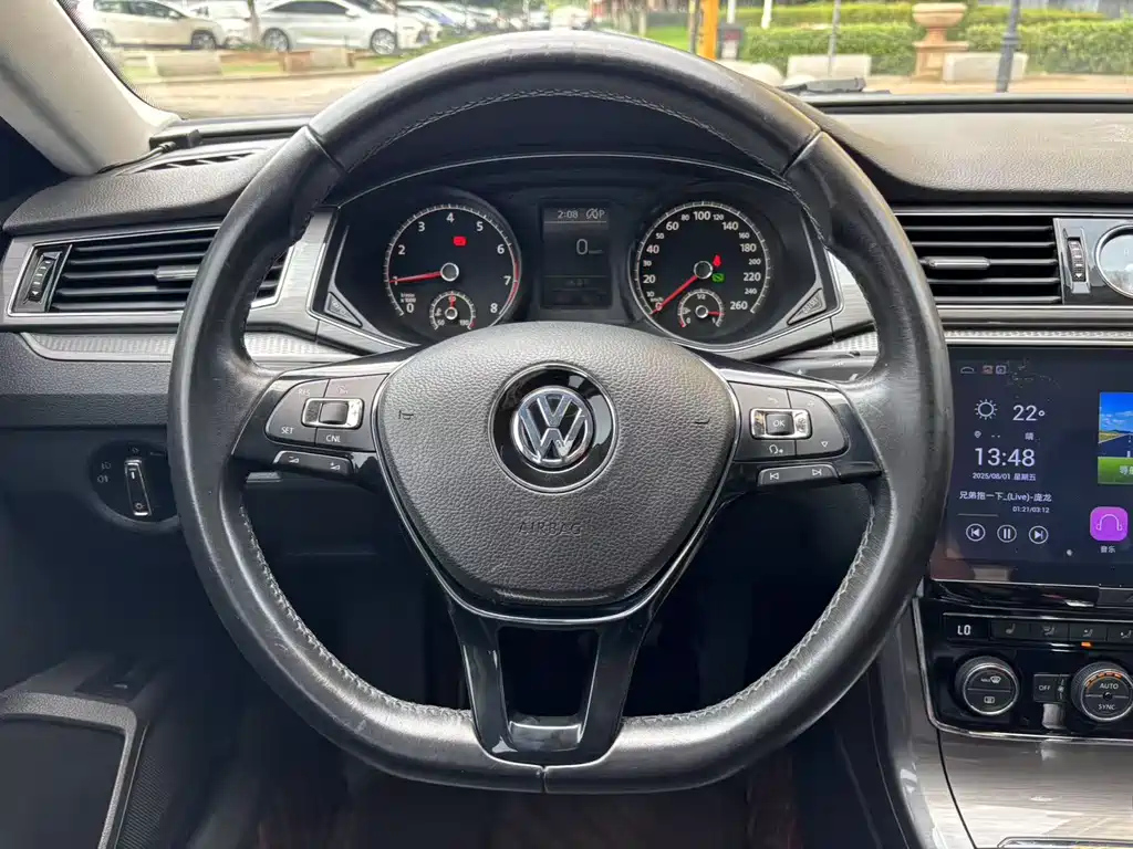 VOLKSWAGEN PASSAT 2017