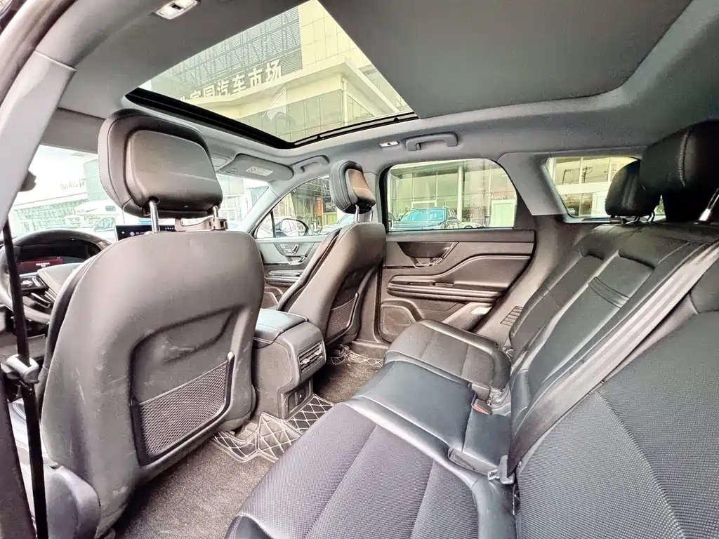 LINCOLN ADVENTURER 2022