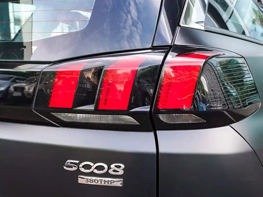 PEUGEOT 5008 2019