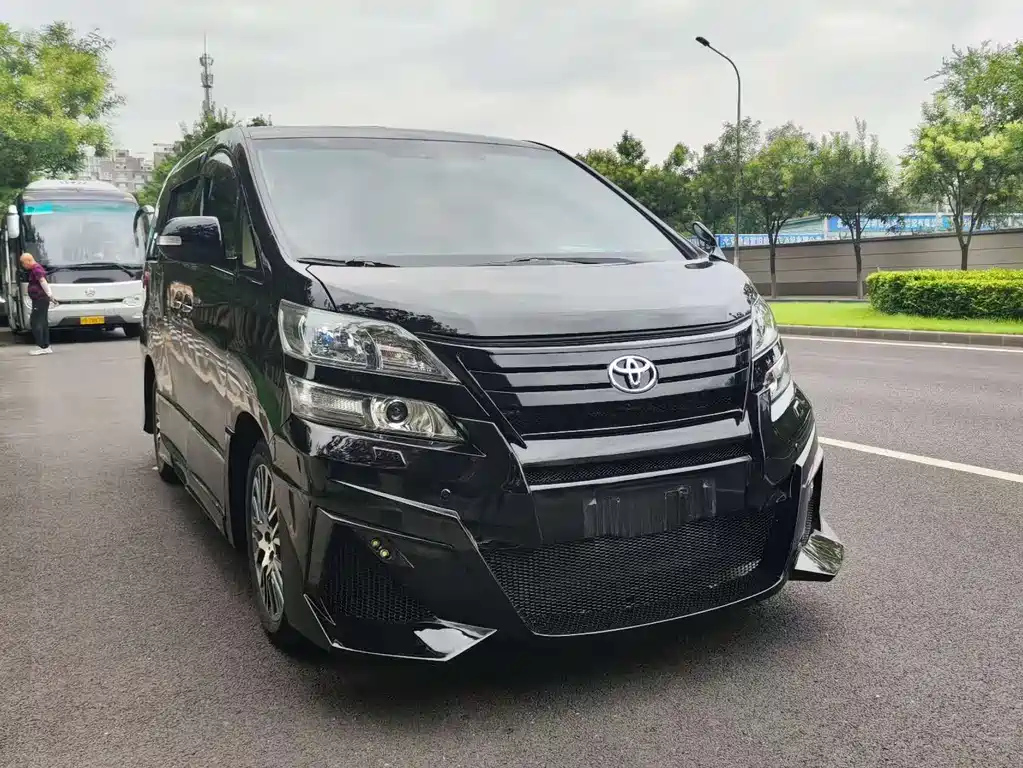 TOYOTA ALPHARD 2012