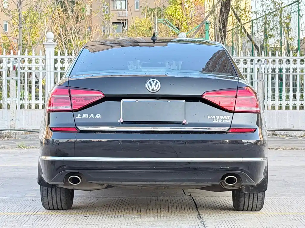 VOLKSWAGEN PASSAT 2016