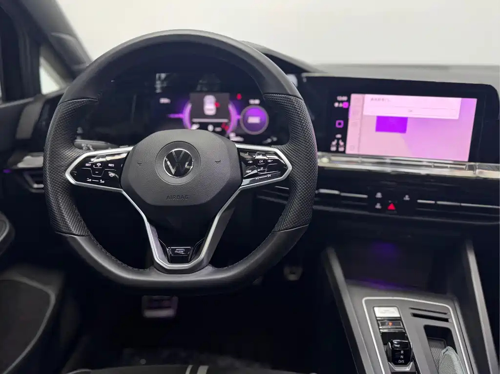 VOLKSWAGEN GOLF 2021