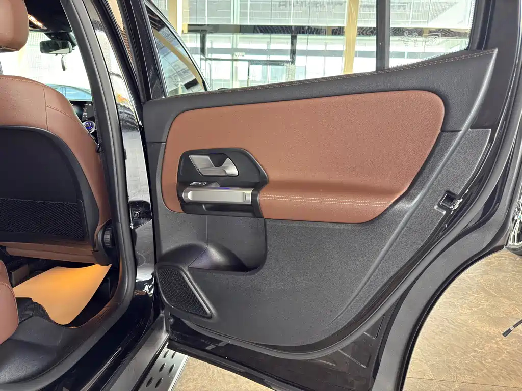 MERCEDES BENZ GLB 2023