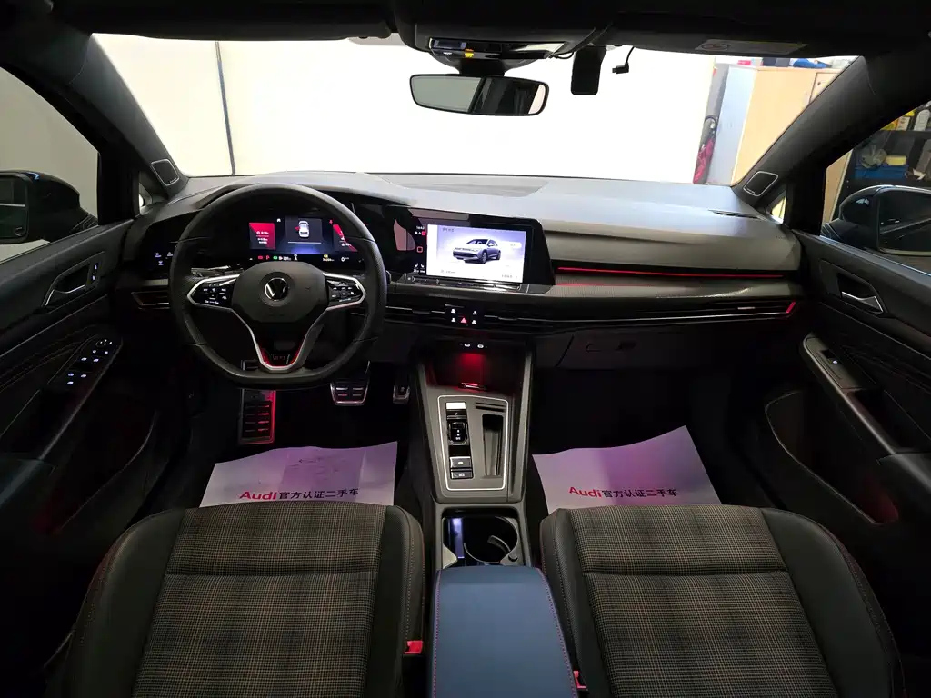 VOLKSWAGEN GOLF GTI 2023