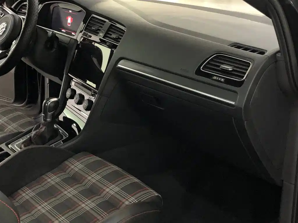 VOLKSWAGEN GOLF GTI 2018