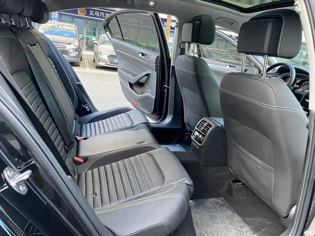 VOLKSWAGEN MAGOTAN 2020