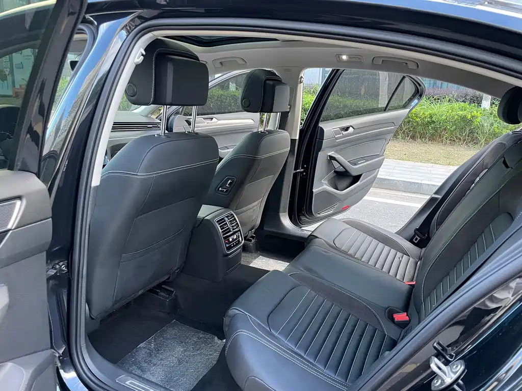 VOLKSWAGEN MAGOTAN 2020