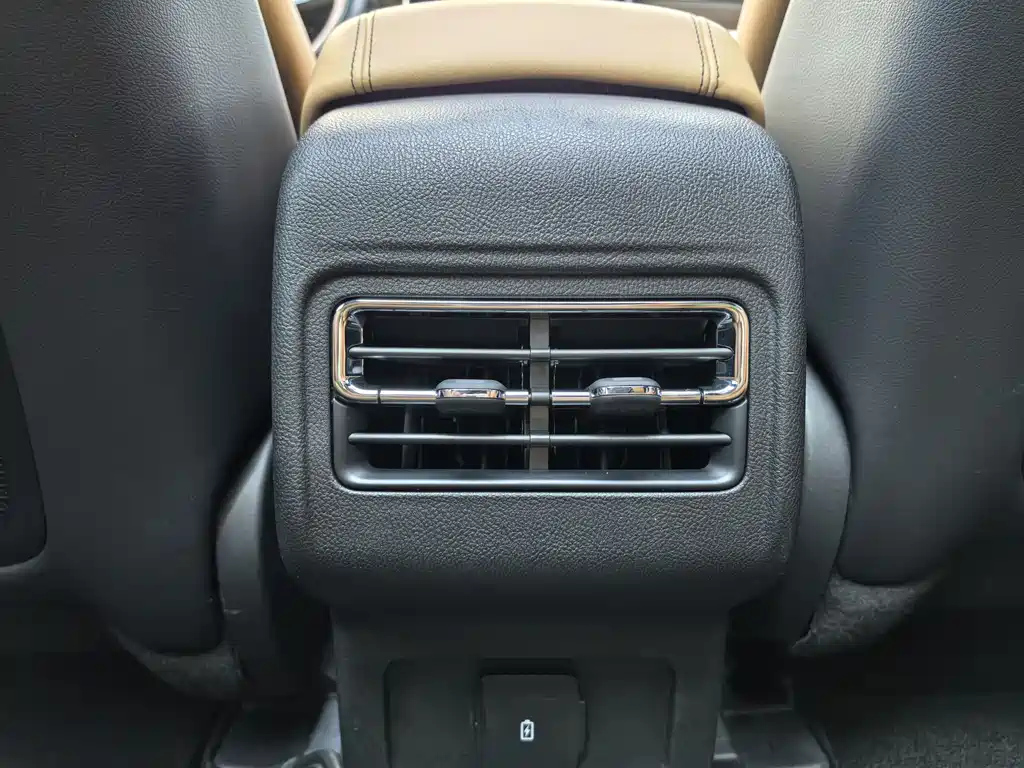 LINCOLN ADVENTURER 2022